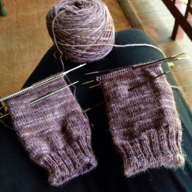 I'm conducting a sox-speriment by knitting socks in tandem on two different brands of US 0 dons. I'm using the heel directions for NHKnits' Agatha socks, as well as some ribbing on the foot arch.