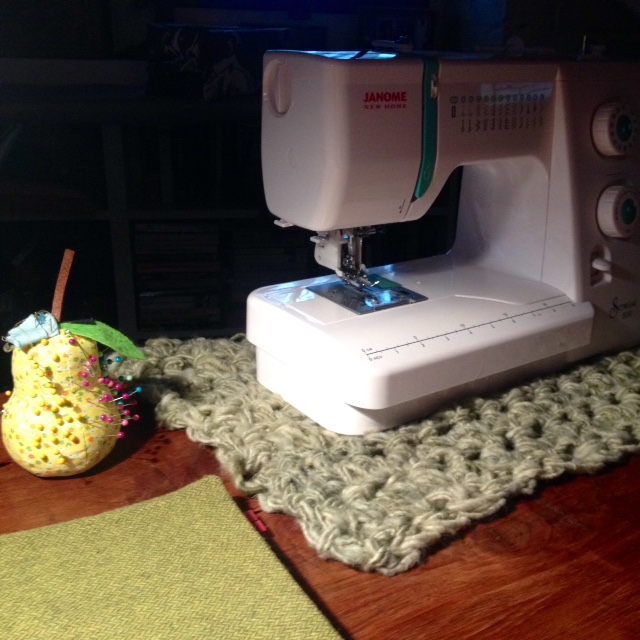 Finally, I put the size U crochet hook from my friend Lara to use and crocheted this thick mat for under my sewing machine. I like to use it as a pincushion and stick pins in there that I remove from the fabric as I work.